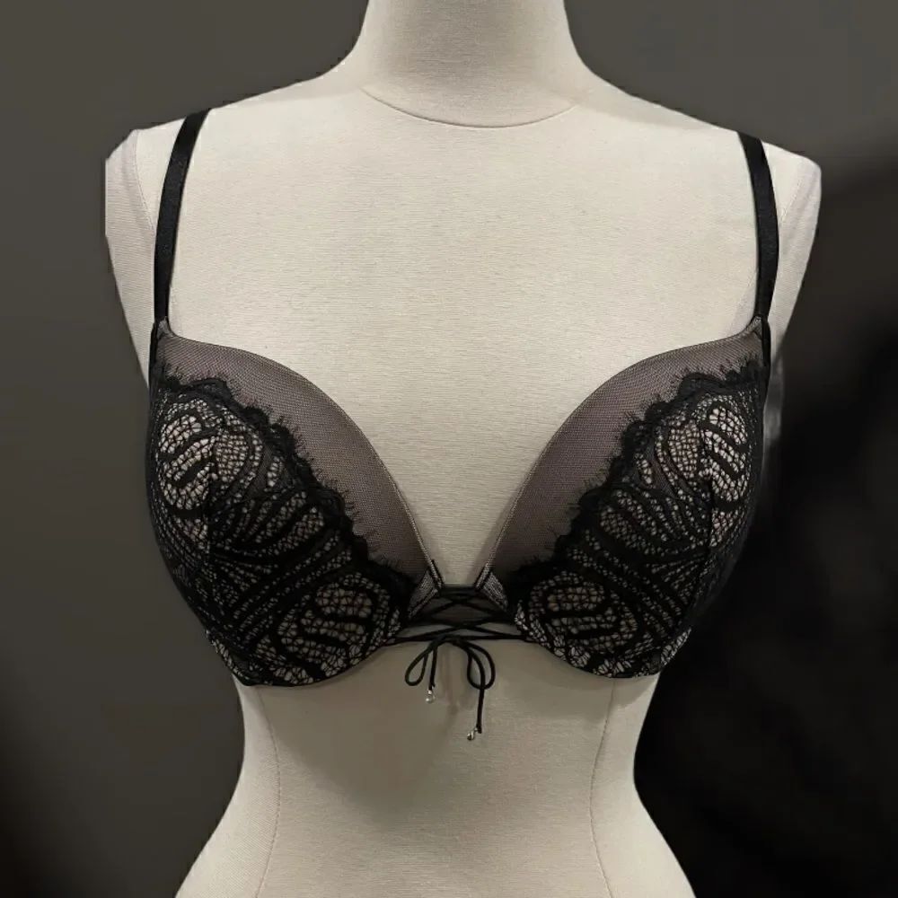 Victoria’s Secret VERY SEXY Push-up Bra 32DDD